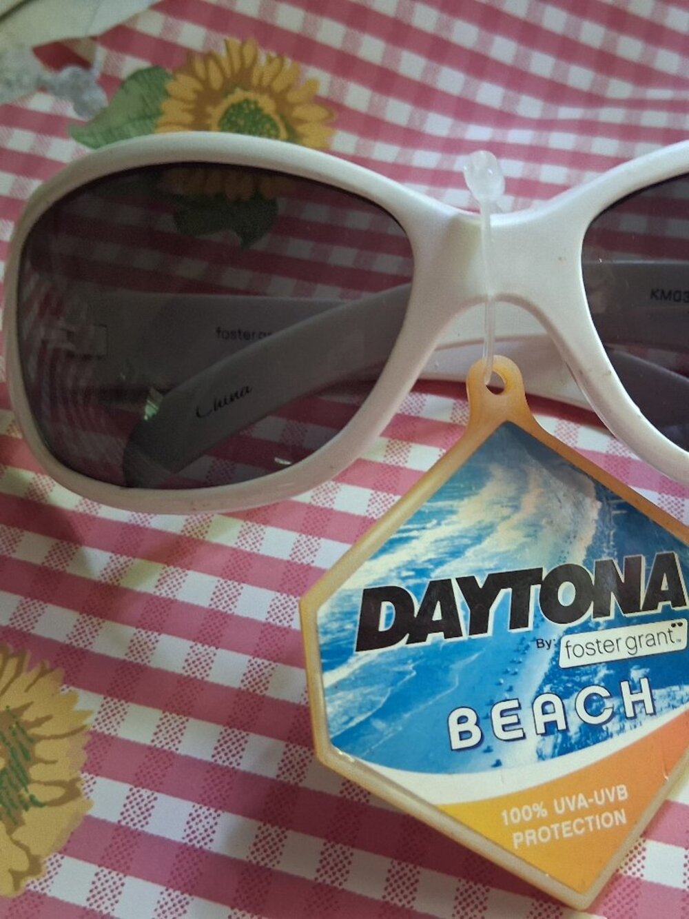 new Foster Grant White Daytona sunglasses vintage early 2000's